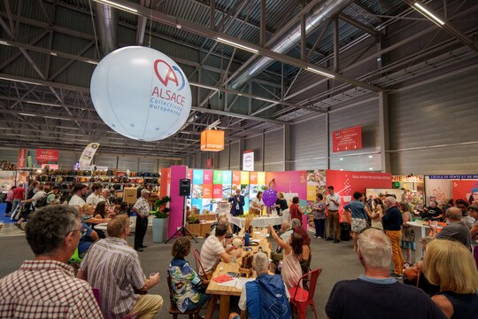 foule stand alsace foire européenne 2022 foule stand alsace foire européenne 2022